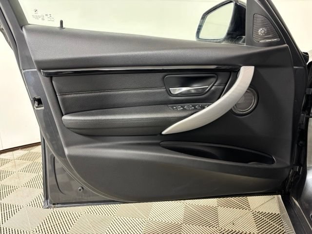 Used 2017 BMW 340i xDrive Sedan AWD/4WD image 10