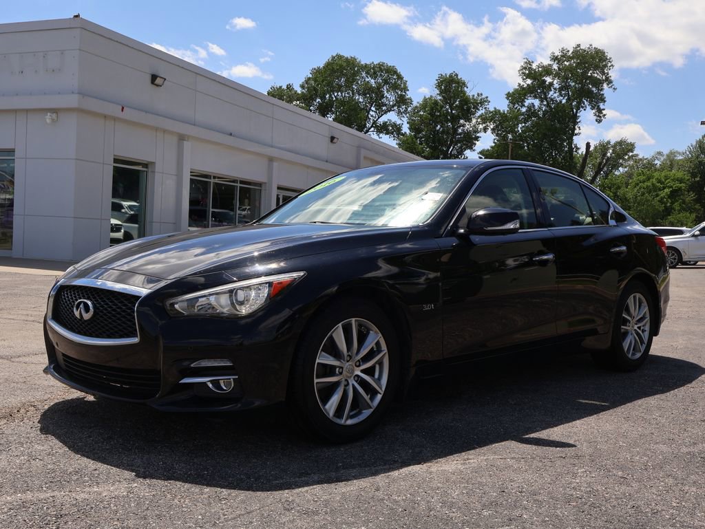 Used 2016 INFINITI Q50 3.0t Premium w/ Driver Assistance Package AWD/4WD image 4