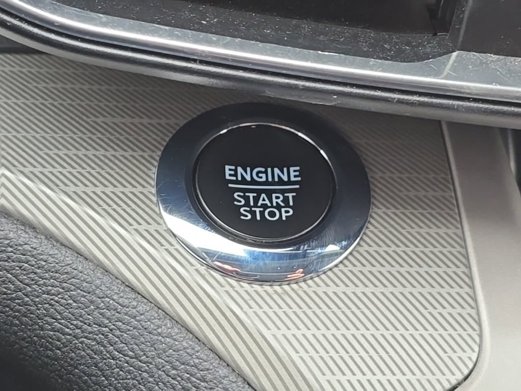 Used 2023 Ford Explorer XLT w/ Equipment Group 202A image 5