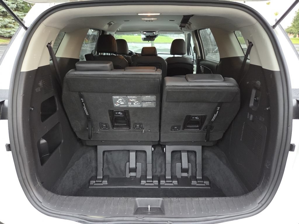 Used 2024 Kia Carnival LX FWD image 23