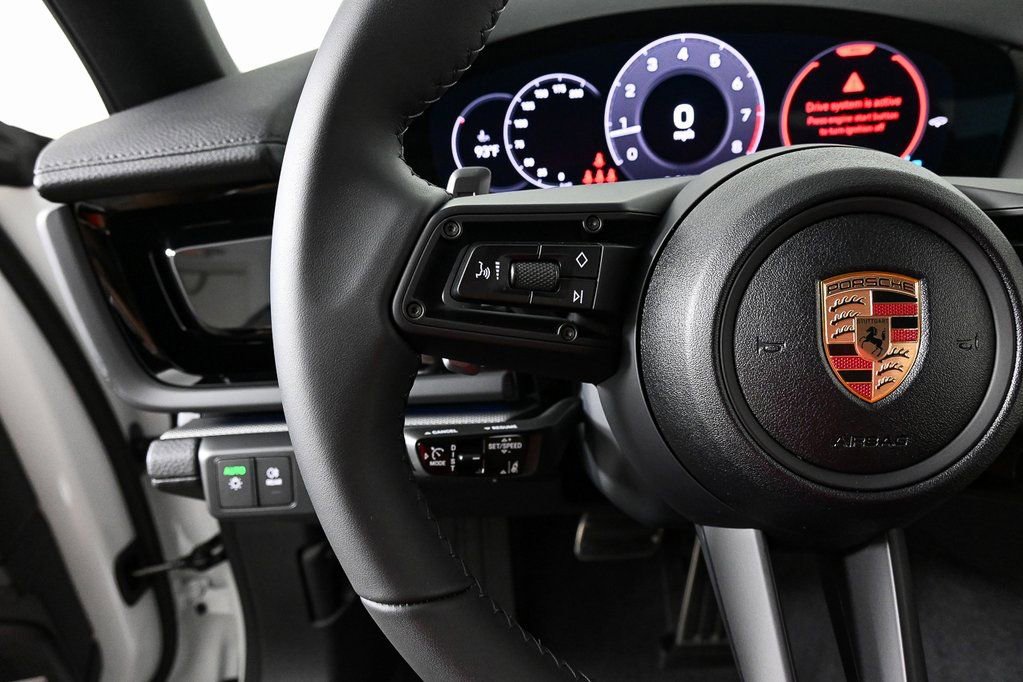 Used 2025 Porsche Panamera RWD image 10