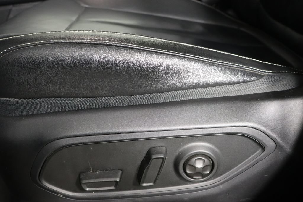 Used 2023 Jeep Grand Cherokee L Limited AWD/4WD image 25