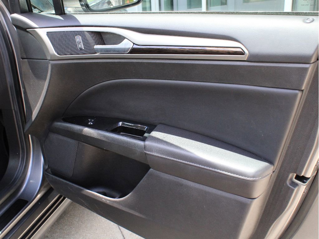 Used 2014 Ford Fusion SE w/ Equipment Group 202A FWD image 24