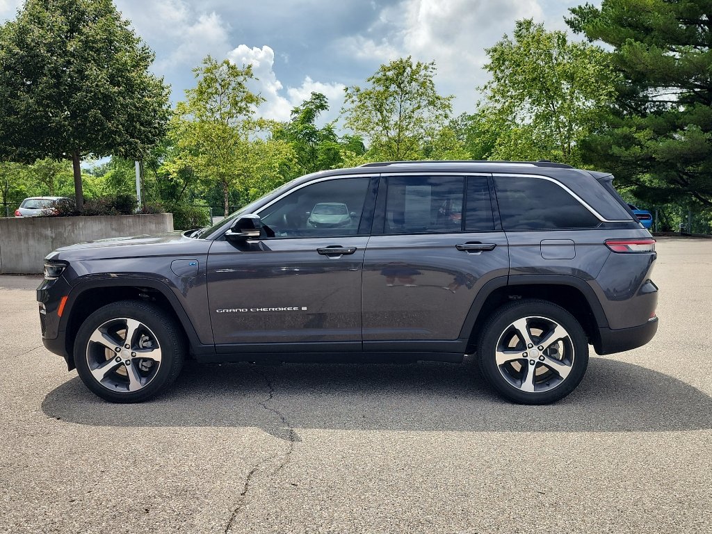 Used 2023 Jeep Grand Cherokee 4WD 4xe w/ Luxury Tech Group II image 4