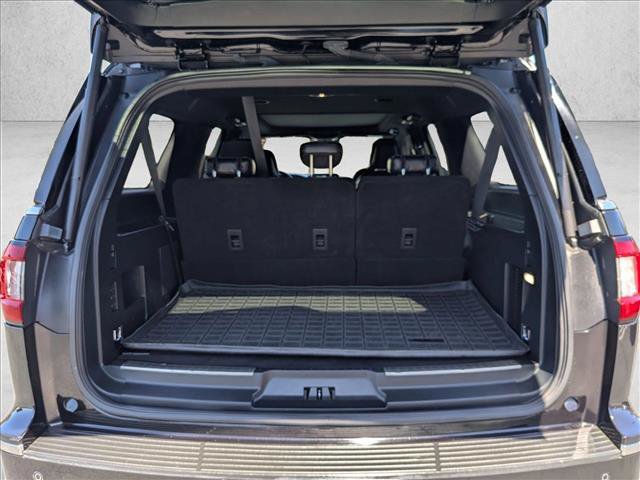 Used 2021 Lincoln Navigator L Reserve w/ Cargo Convenience Package RWD image 6