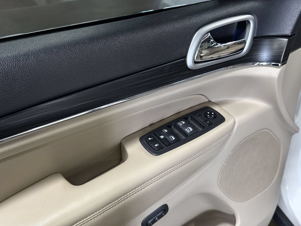Used 2020 Jeep Grand Cherokee Limited w/ Luxury Group II AWD/4WD image 14