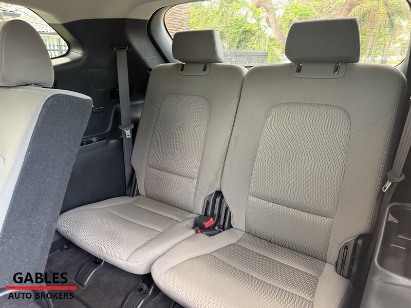 Used 2018 Hyundai Santa Fe SE w/ Cargo Package AWD/4WD image 24