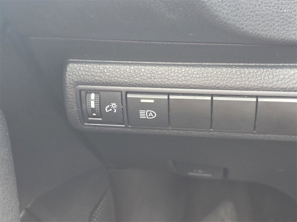 Used 2022 Toyota Corolla LE image 31