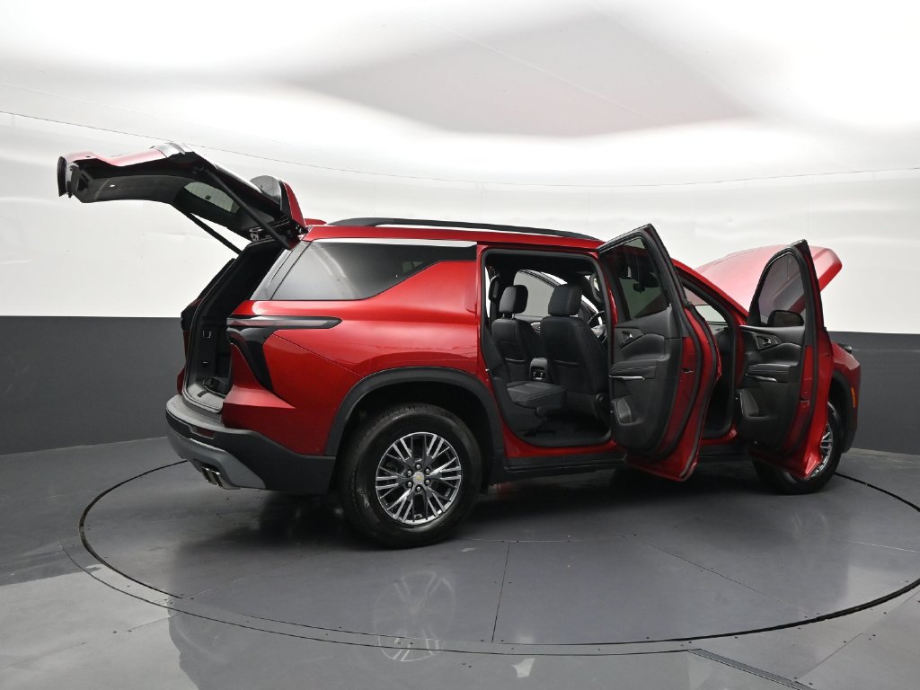 Used 2024 Chevrolet Traverse LT w/ Enhanced Driving Package FWD image 34
