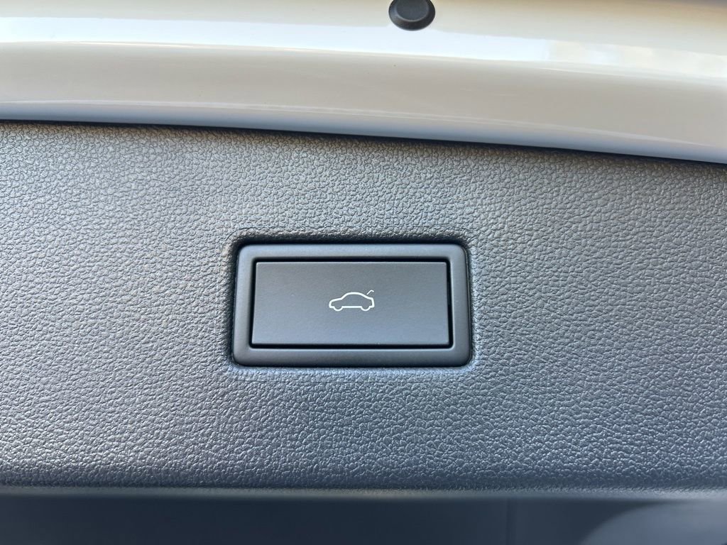 Used 2024 Volkswagen Tiguan SE image 53