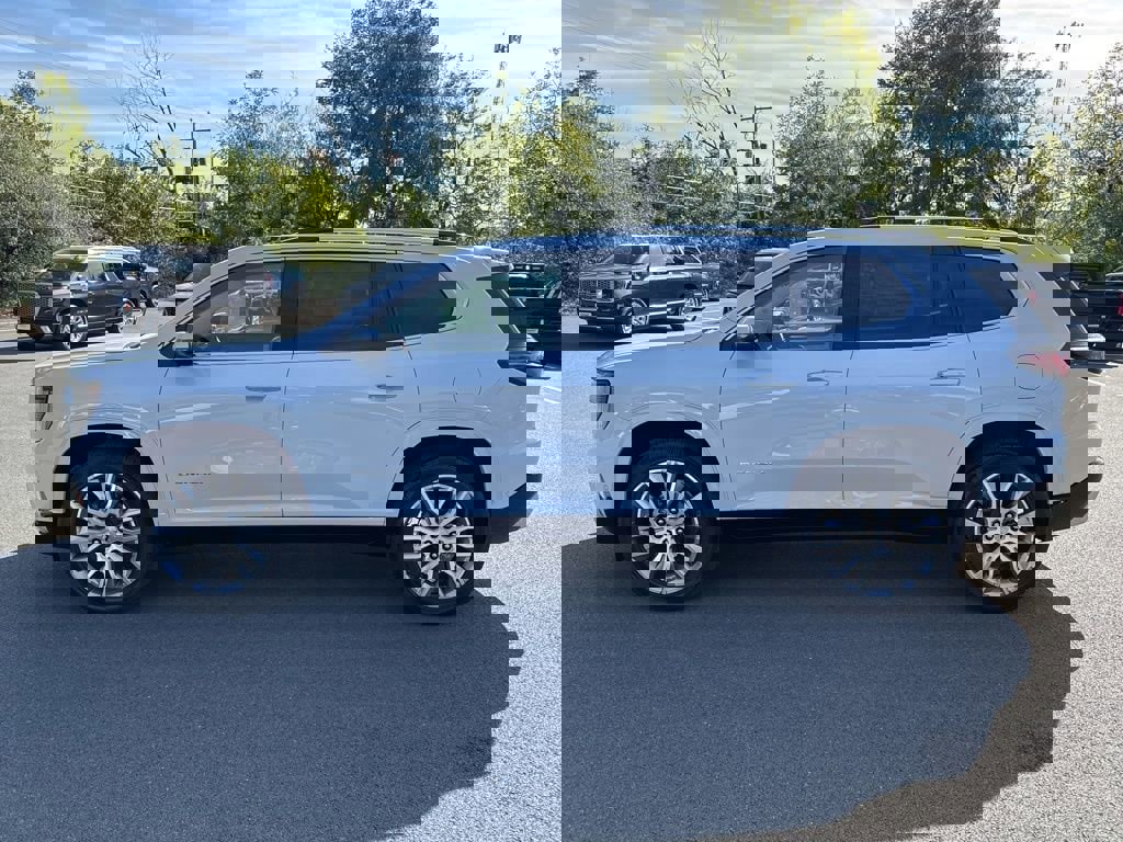 New 2026 GMC Acadia Denali w/ Super Cruise Package image 4