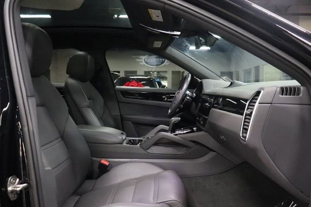 Used 2022 Porsche Cayenne Platinum Edition AWD/4WD image 23