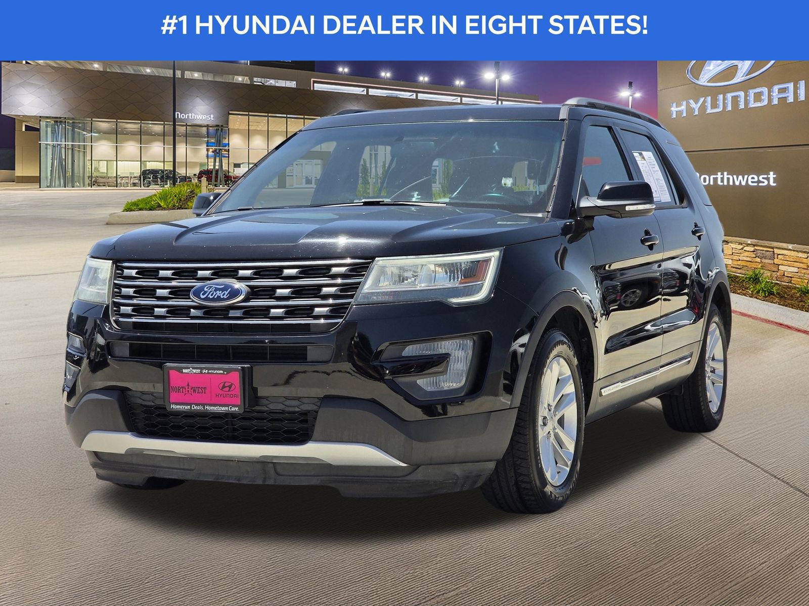 Used 2017 Ford Explorer XLT FWD image 2