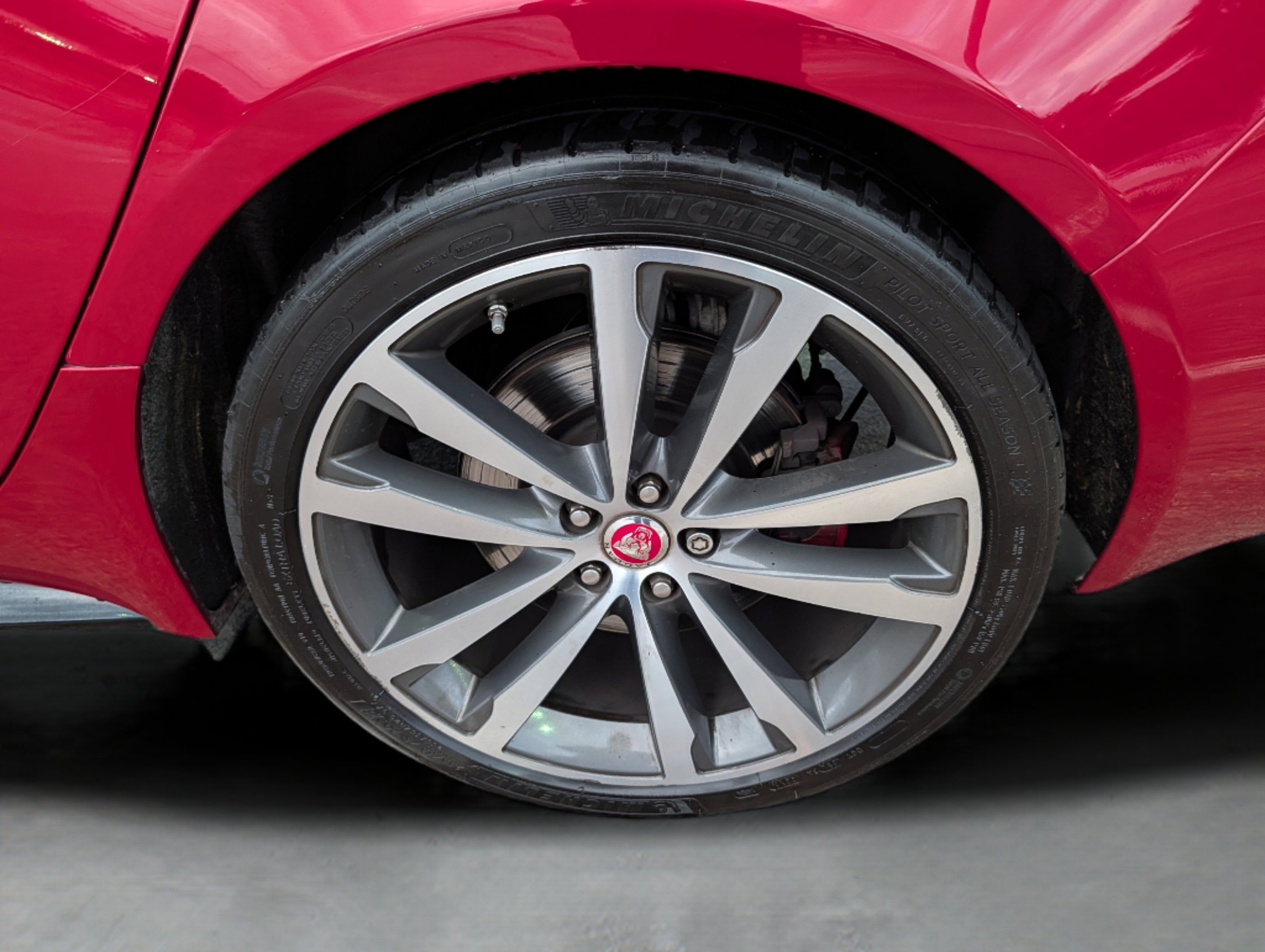 Used 2018 Jaguar XF S image 75