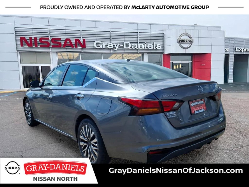 Used 2024 Nissan Altima 2.5 SV FWD image 5