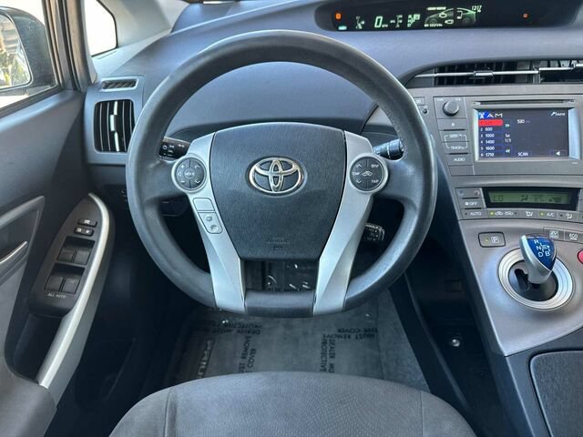Used 2015 Toyota Prius Two w/ Preferred Accessory Package FWD image 17