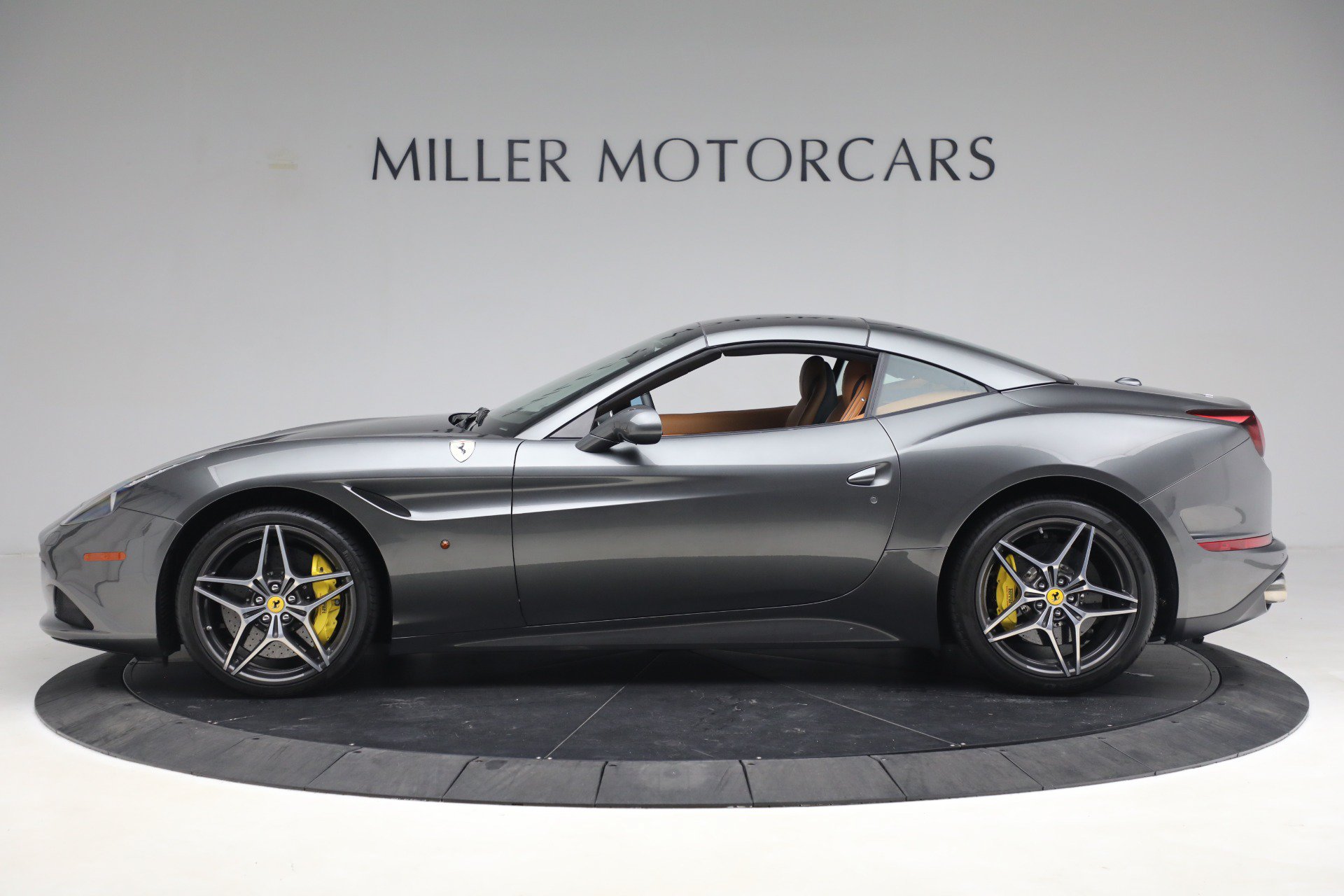 Certified 2017 Ferrari California T RWD image 11