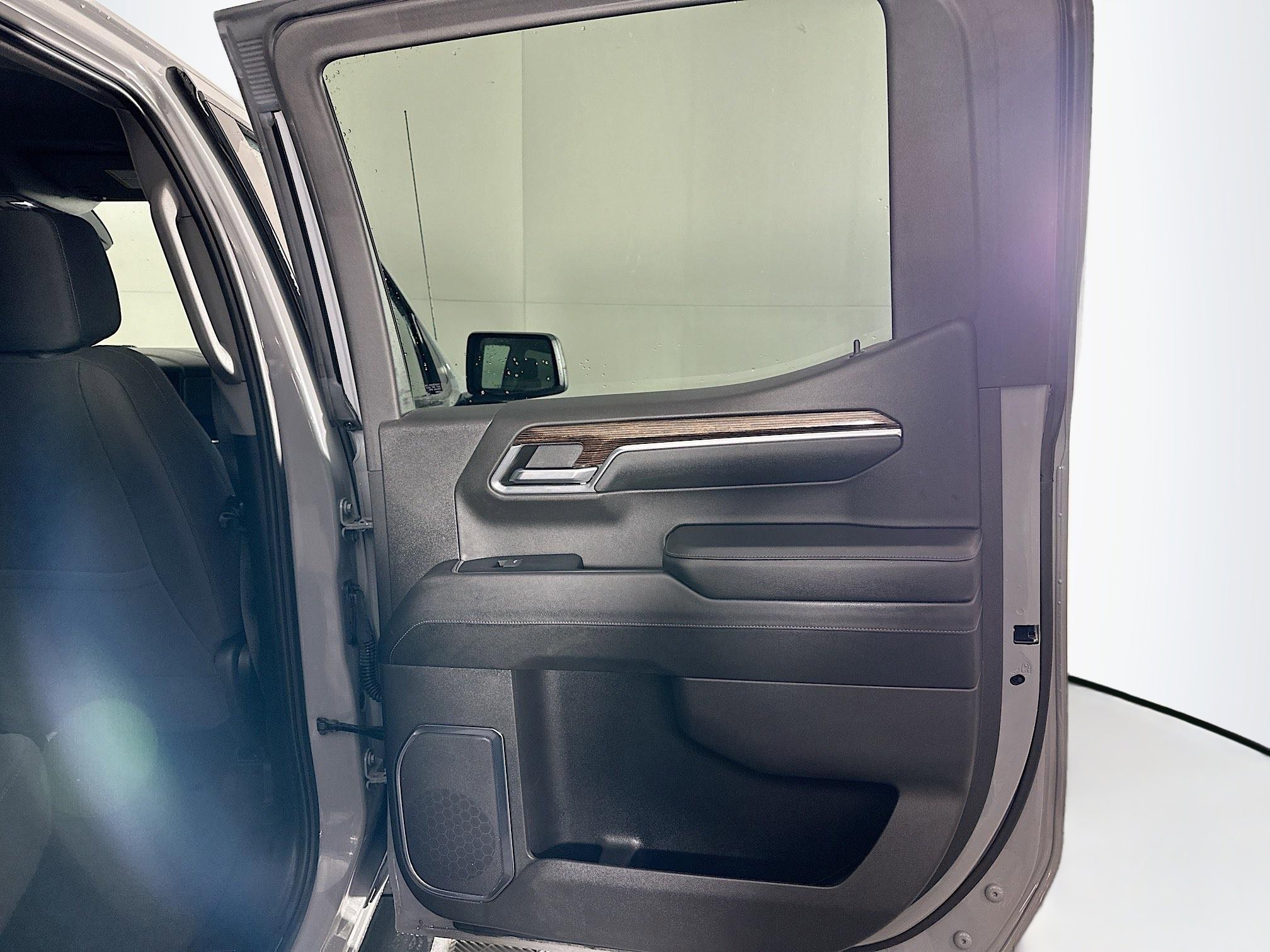 Used 2024 GMC Sierra 1500 Elevation image 27