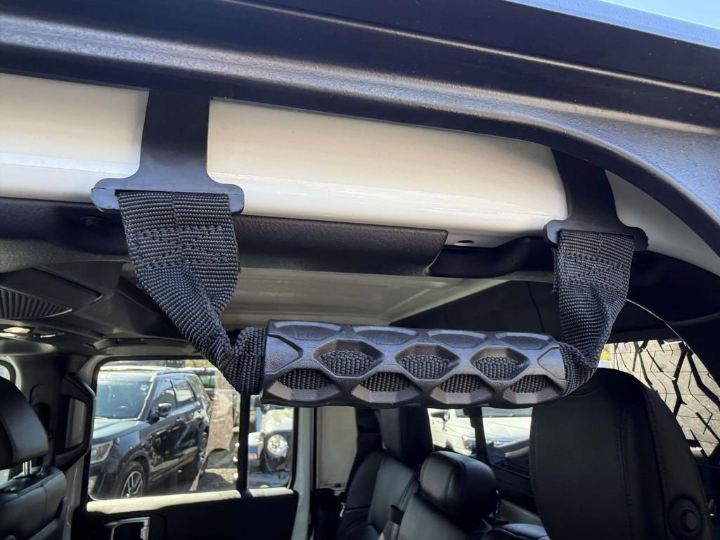 Used 2021 Jeep Gladiator Mojave w/ Cold Weather Group AWD/4WD image 11