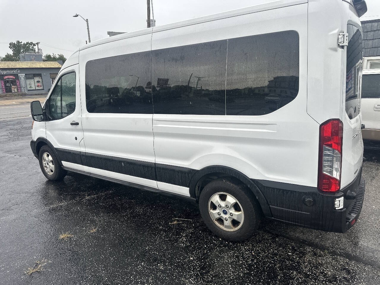 Used 2018 Ford Transit 350 XLT RWD image 4