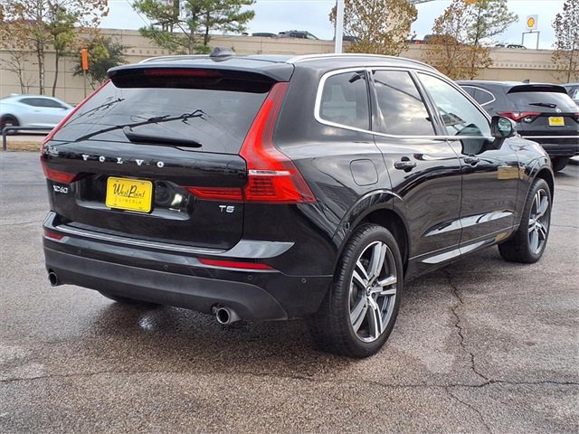 Used 2019 Volvo XC60 T5 Momentum w/ Multimedia Package image 2