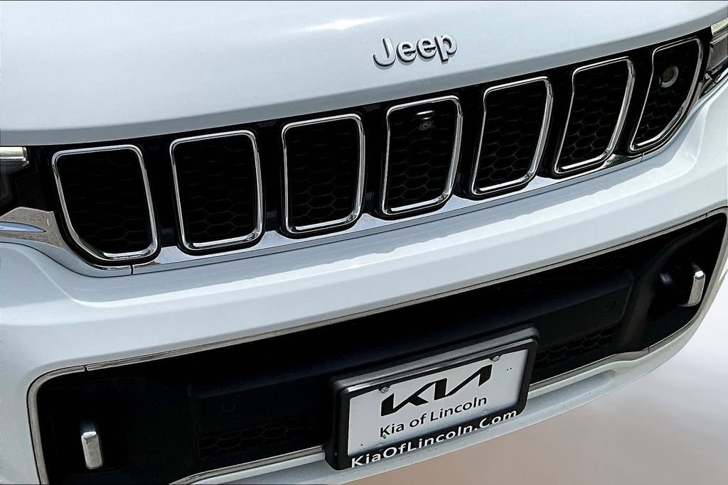 Used 2022 Jeep Grand Cherokee L Overland w/ Advanced Protech Group III AWD/4WD image 32