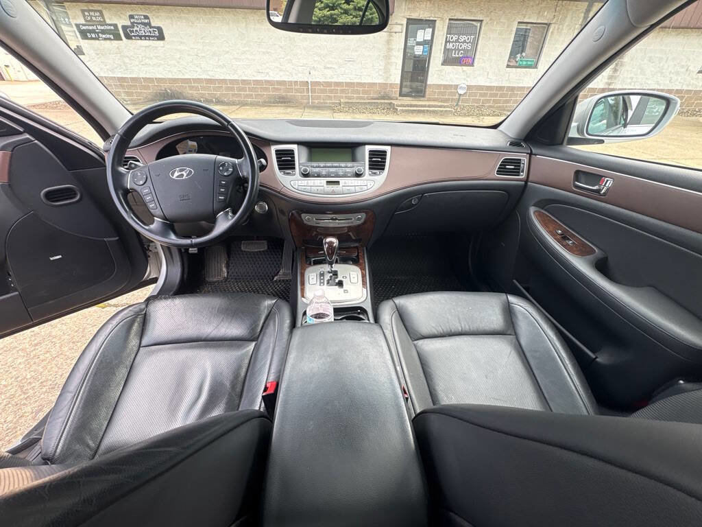 Used 2009 Hyundai Genesis 3.8 w/ Premium Plus Pkg 3 RWD image 13