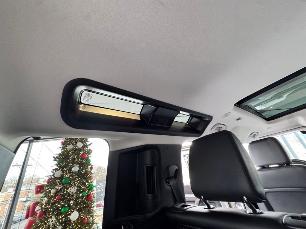 Used 2023 Land Rover Defender 110 S image 21