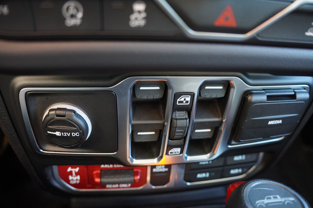Used 2026 Jeep Gladiator Mojave AWD/4WD image 25