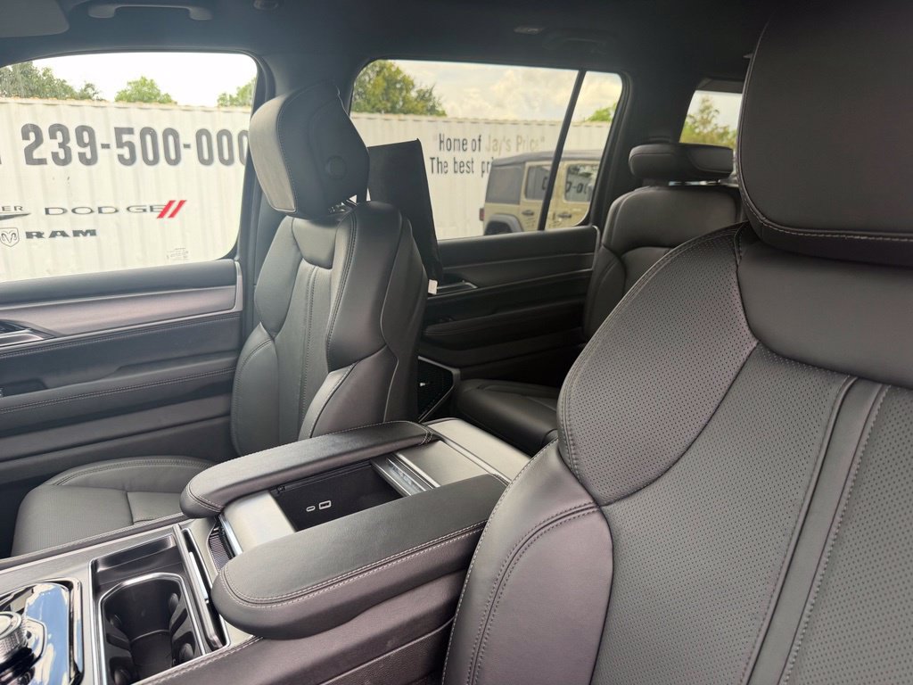 New 2026 Jeep Grand Wagoneer Limited AWD/4WD image 26