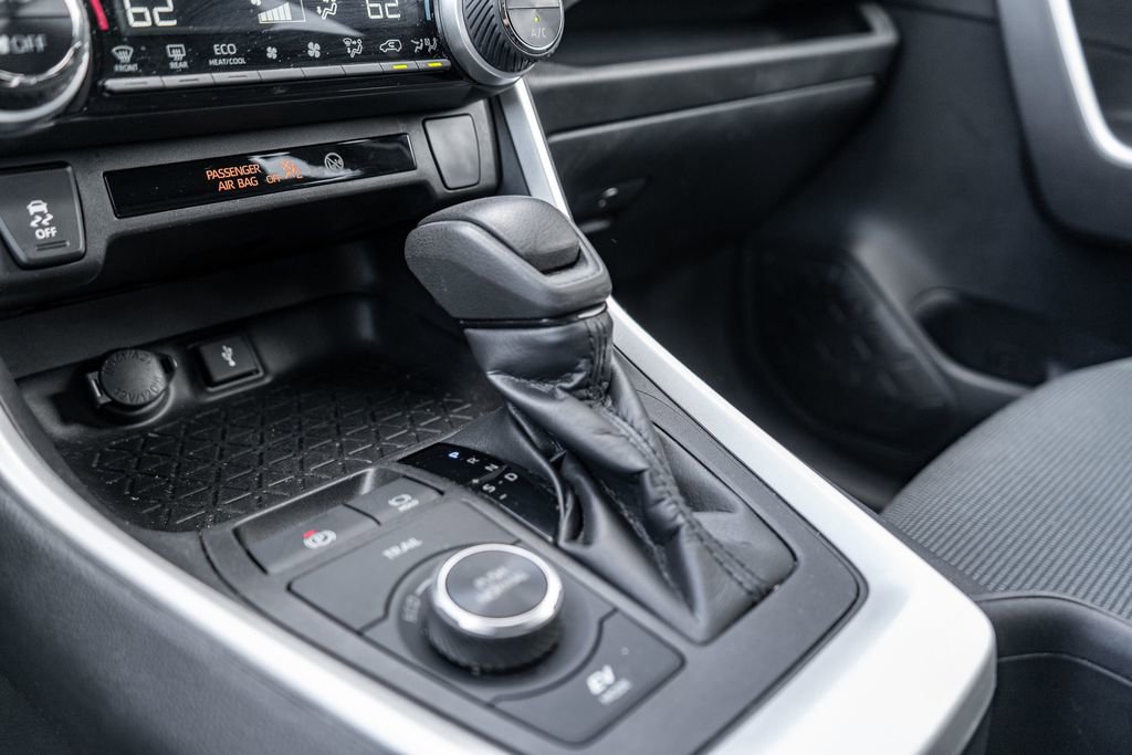 Certified 2022 Toyota RAV4 LE AWD/4WD image 25