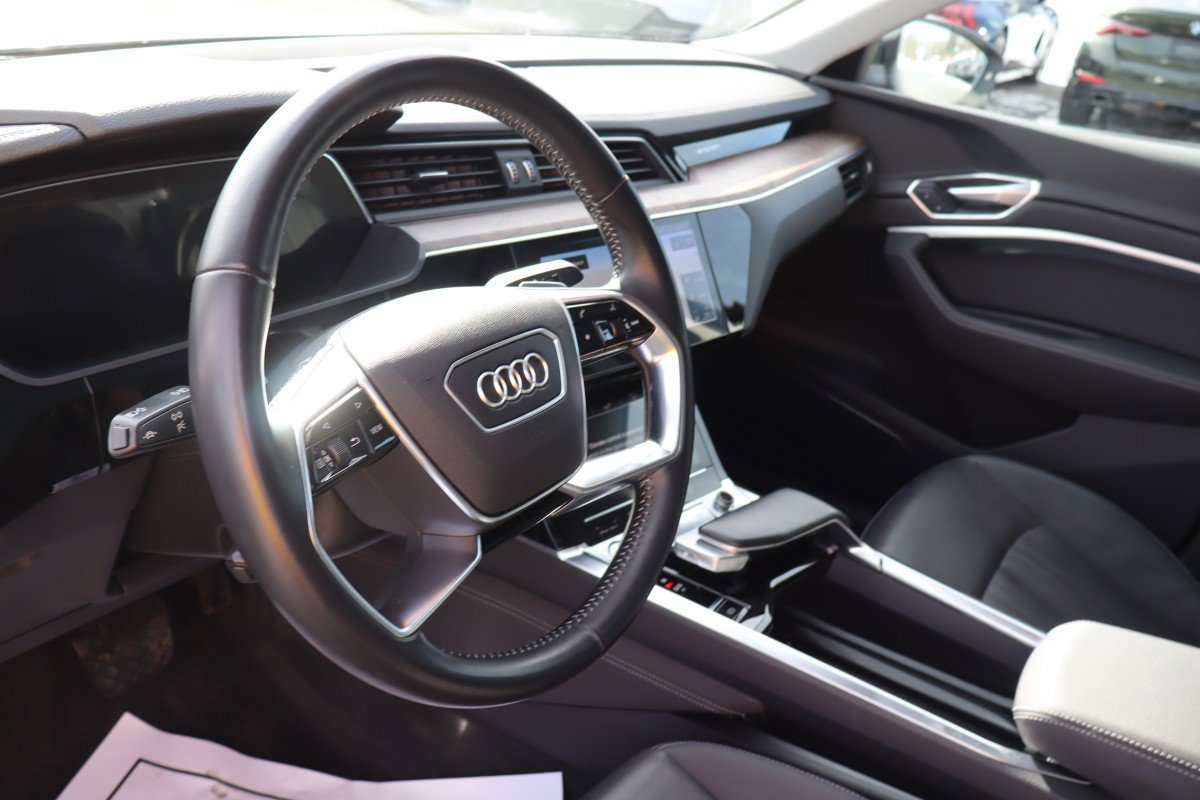 Used 2020 Audi e-tron Premium Plus image 10