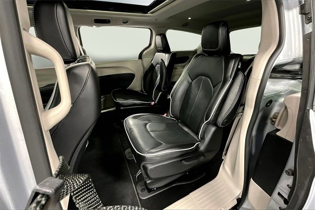 Used 2023 Chrysler Pacifica Limited image 22