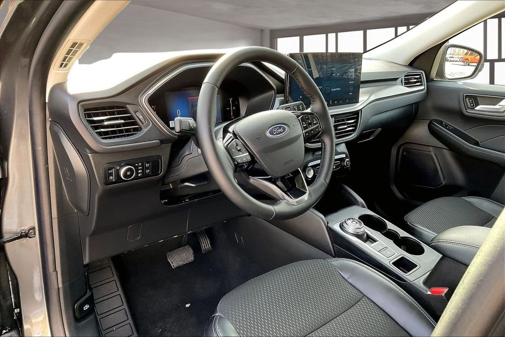 Used 2025 Ford Escape SE image 16