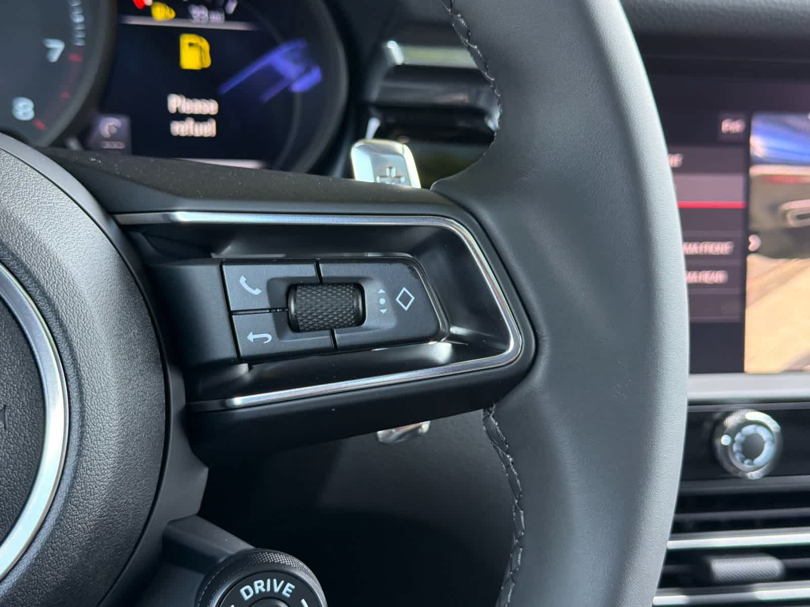 New 2026 Porsche Macan AWD/4WD image 28