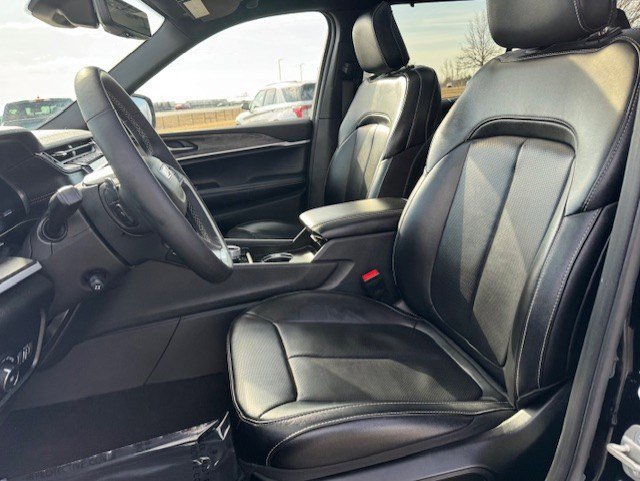 Used 2024 Jeep Grand Cherokee L Limited w/ Luxury Tech Group II image 13