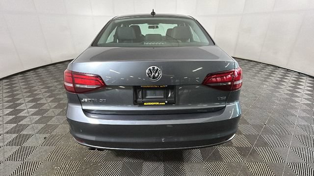 Used 2017 Volkswagen Jetta SE FWD image 3