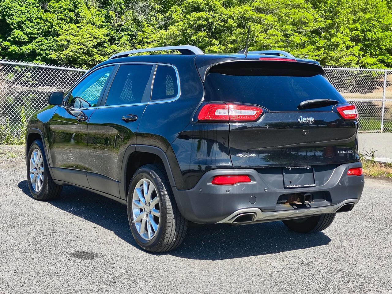 Used 2016 Jeep Cherokee Limited w/ Luxury Group AWD/4WD image 5