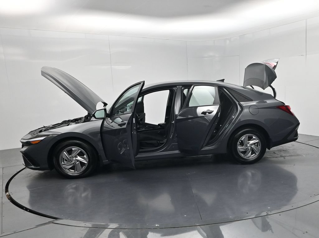 Used 2025 Hyundai Elantra SE FWD image 55