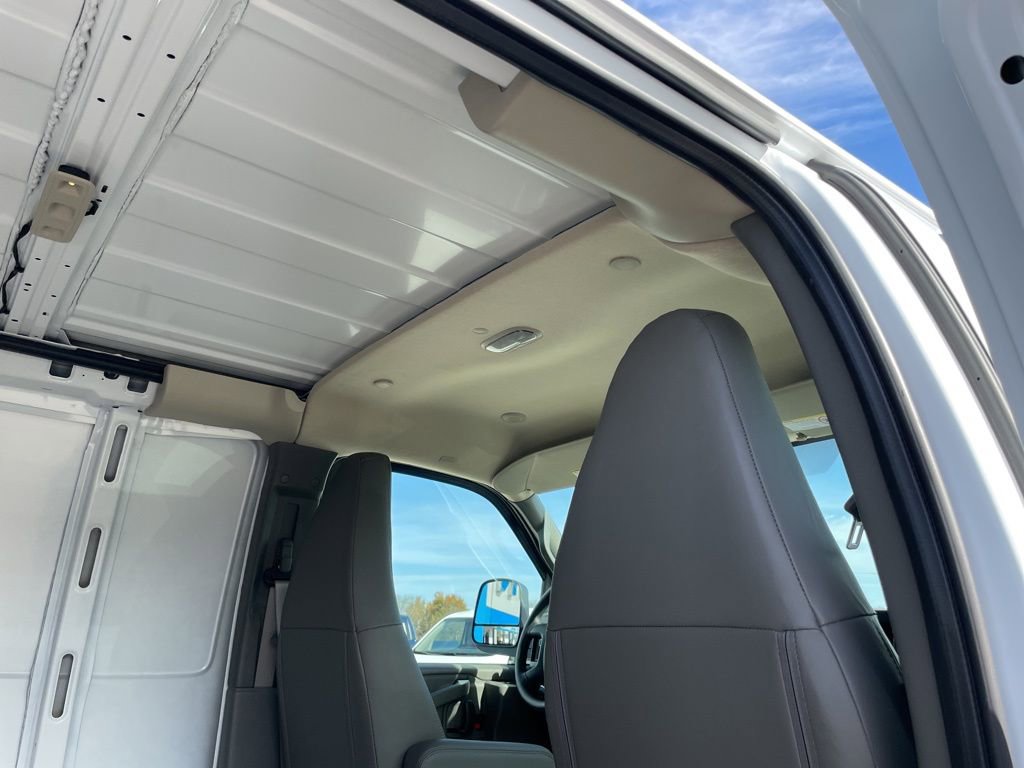New 2025 Chevrolet Express 2500 Work Van image 33