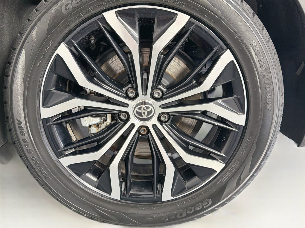Used 2023 Toyota Crown AWD/4WD image 32
