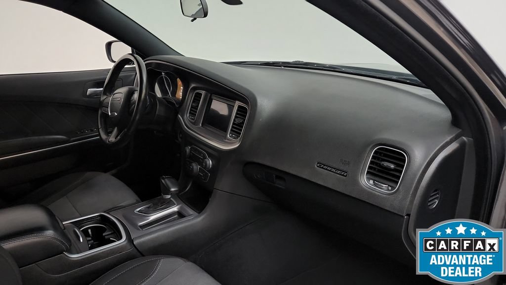 Used 2022 Dodge Charger SXT RWD image 17