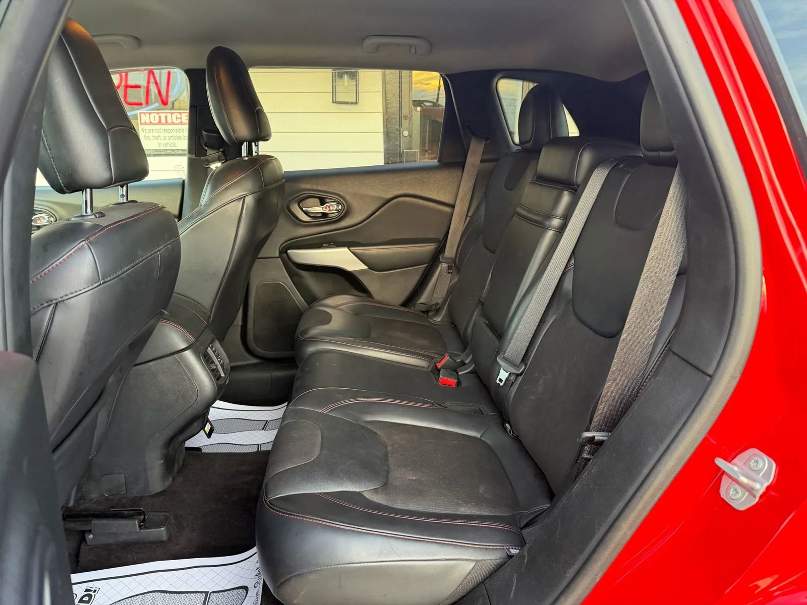 Used 2017 Jeep Cherokee Trailhawk image 13