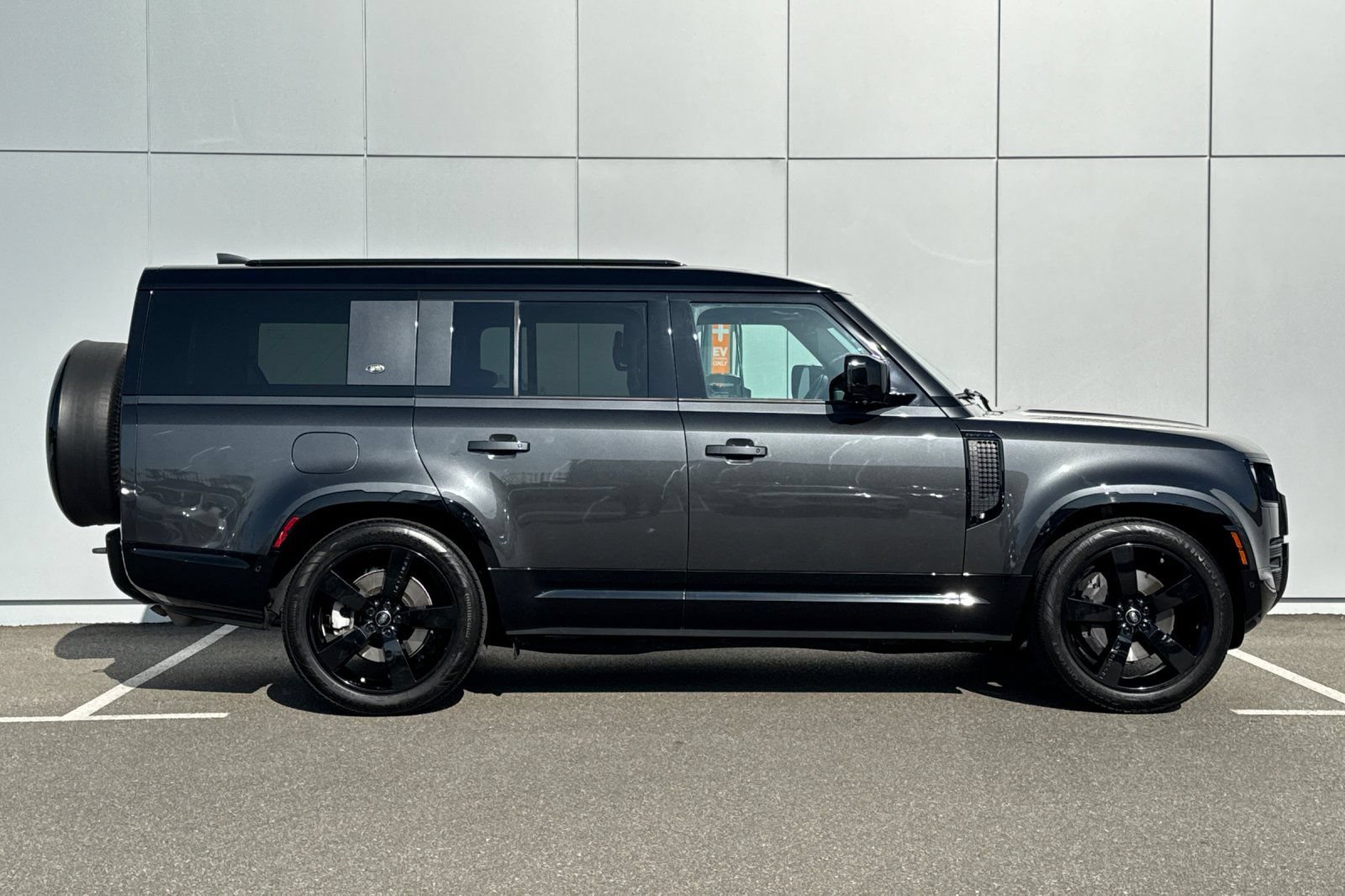 Used 2023 Land Rover Defender 130 X-Dynamic SE AWD/4WD image 6
