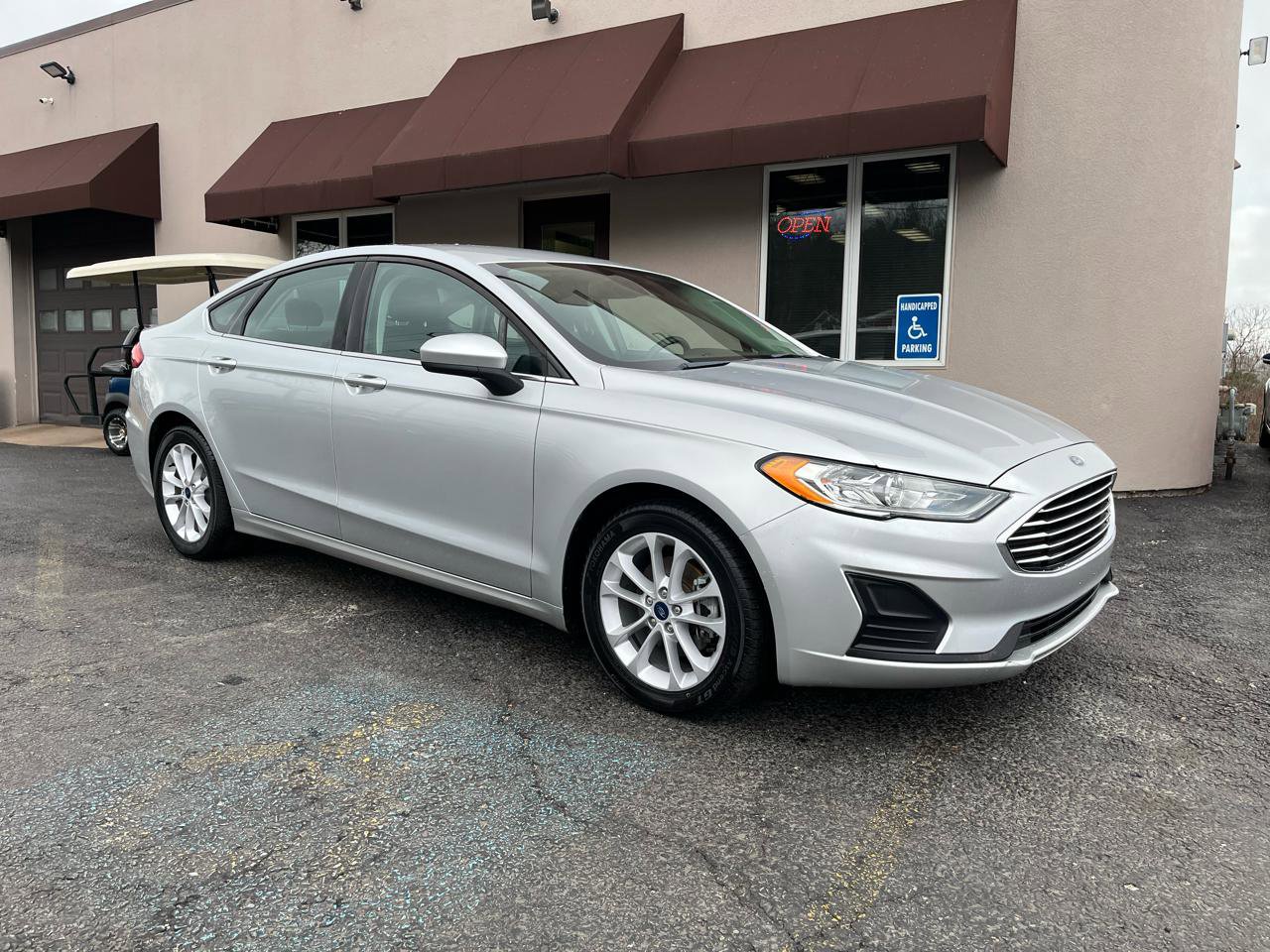 Used 2019 Ford Fusion SE image 3