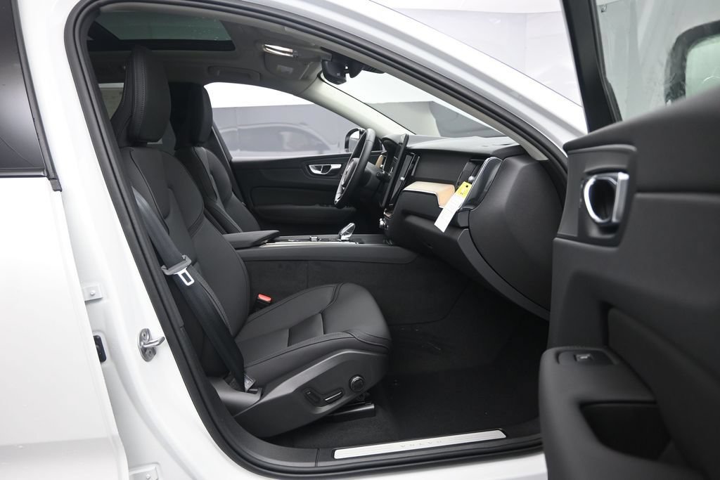 New 2026 Volvo XC60 B5 Plus w/ Climate Package AWD/4WD image 24