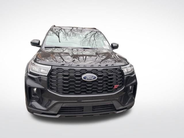 Used 2025 Ford Explorer ST image 2