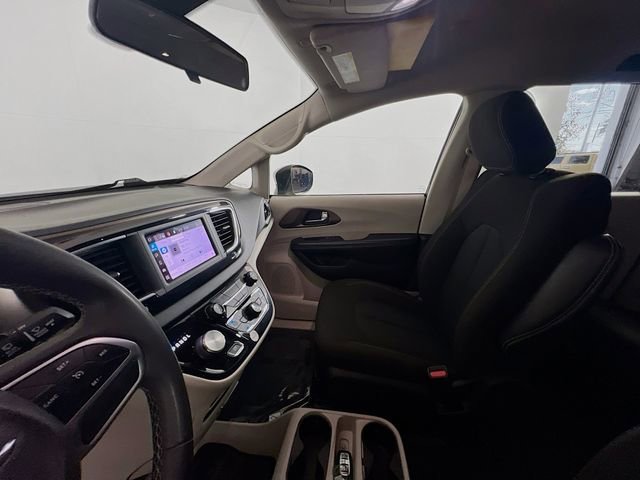 Used 2022 Chrysler Voyager LX image 20