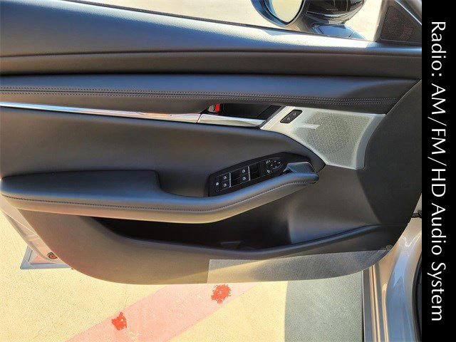 New 2025 MAZDA MAZDA3 Hatchback w/Premium Plus Pkg image 4