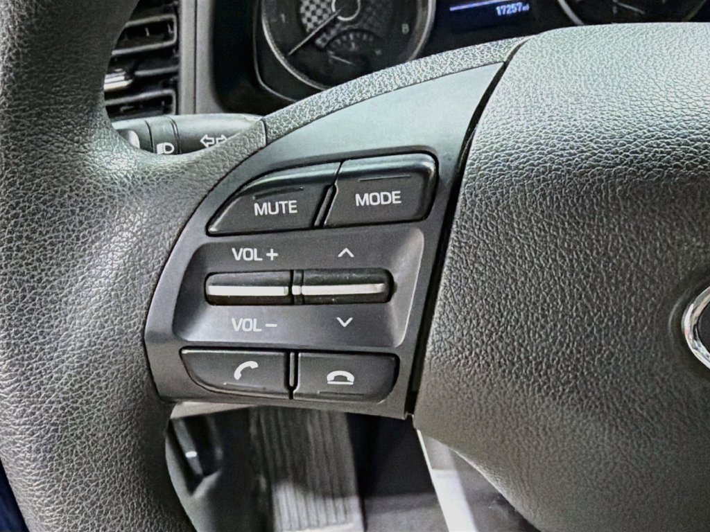 Used 2020 Hyundai Elantra SE FWD image 24